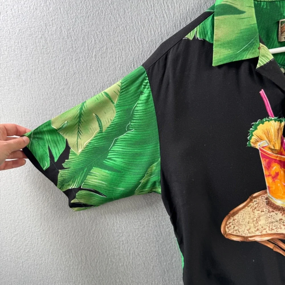 Vintage Tori Richard Shirt Mens Mediuim Black Hawaiian Aloha Rayon Button Up USA
